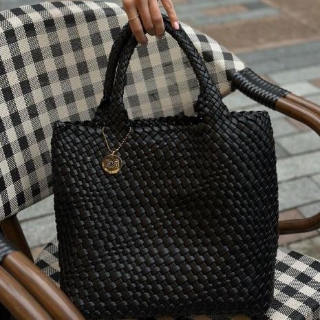 Top Handbag Trends for Fall & Winter 2023-2024